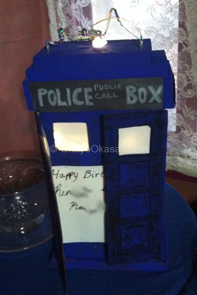 Tardis_Pinata