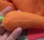 Make your own felt food carrot - tutorial from ohayookasan.com